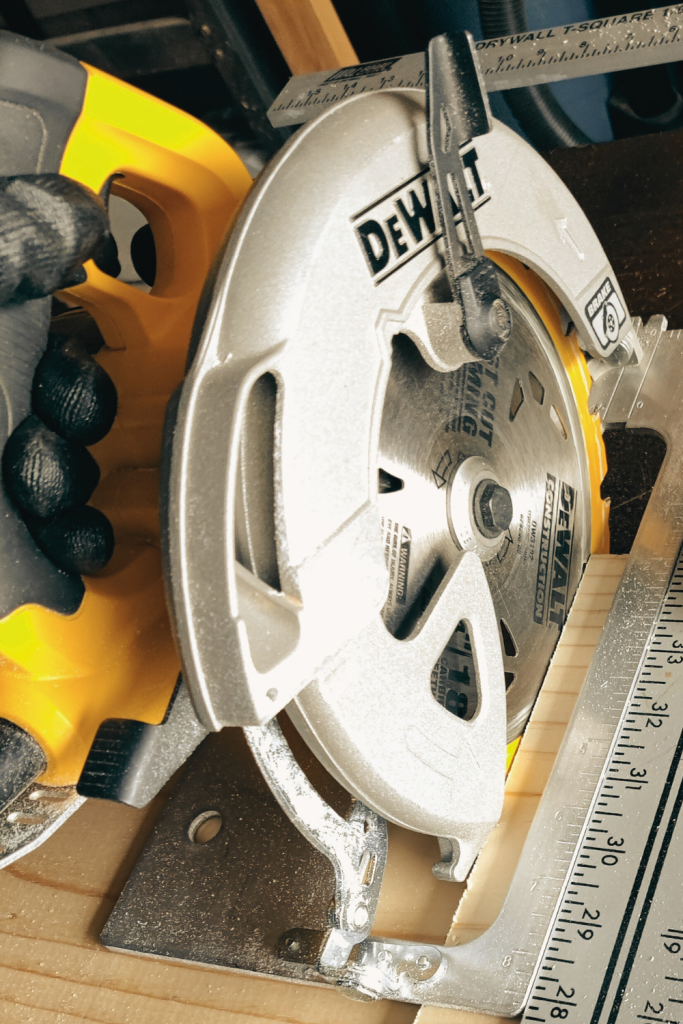 how to cut wood - circular saw