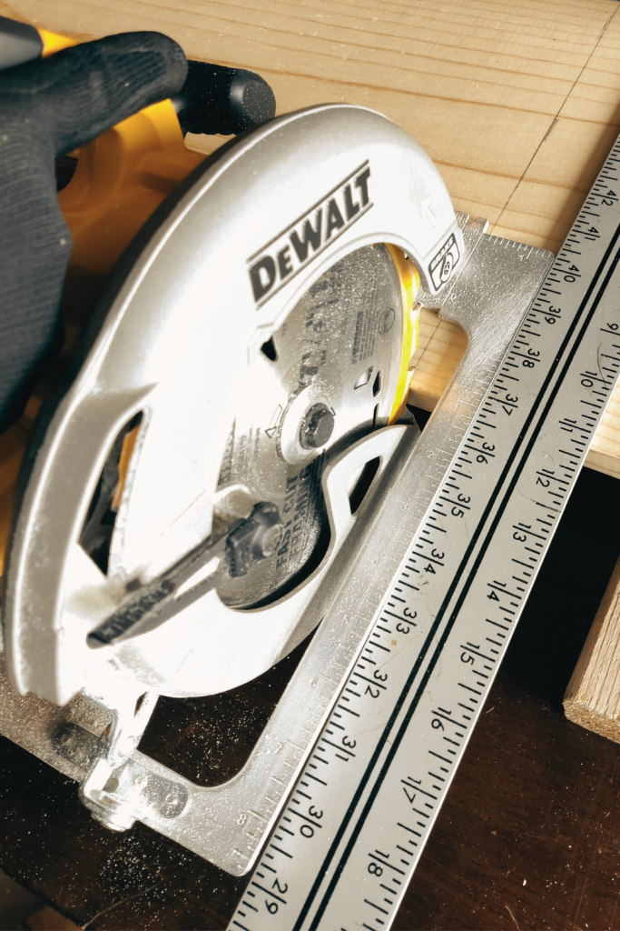 how to cut wood with a circular saw